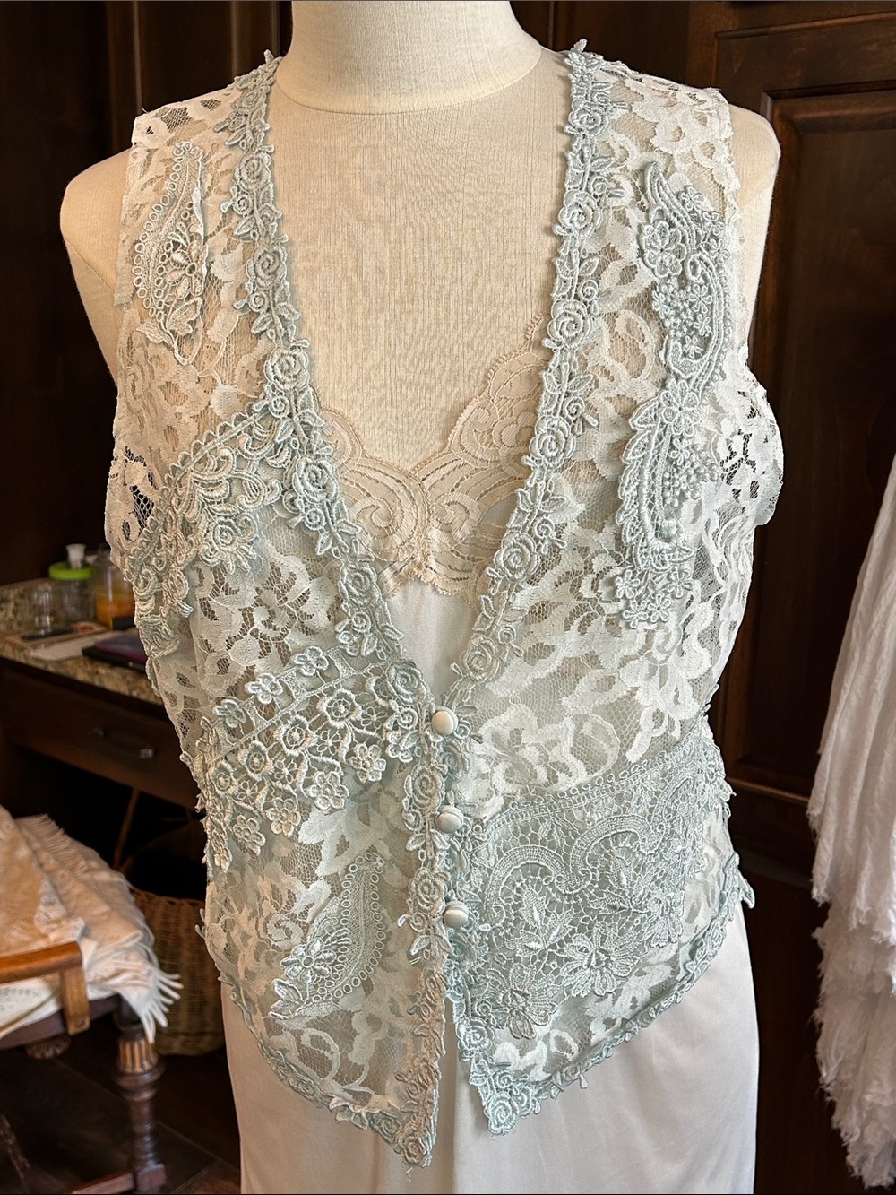 Pat Dahnke Sz M Delicate Lace Seafoam Appliqué Vest